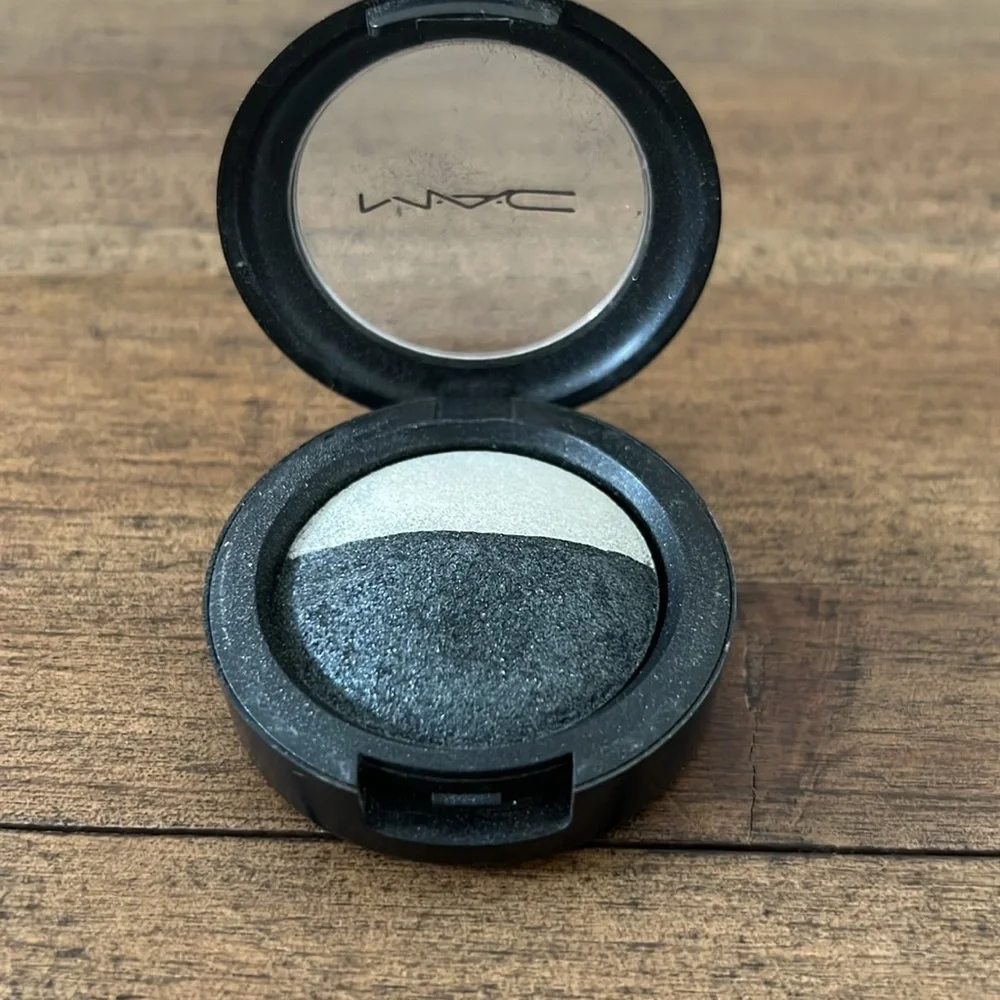 Mac mineralize eye shadow shade personal screen vinyl